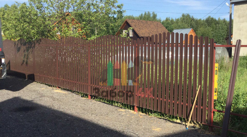 Вертикальное расположение штакетника